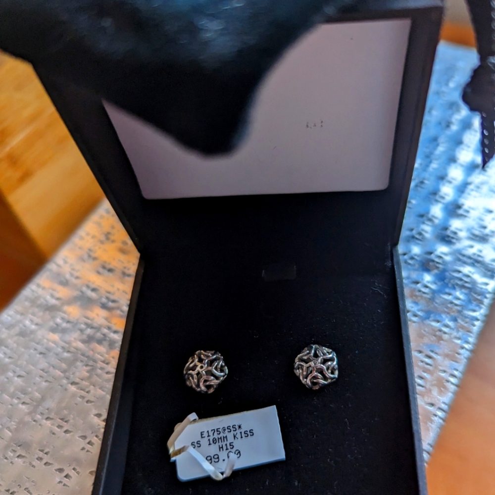 New, sterling silver 10mm round worked earrings